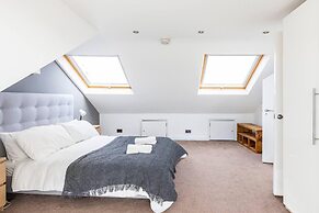 Charming 3-bed Apartment in London