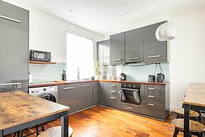 Charming 3-bed Apartment in London
