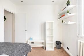 Charming 3-bed Apartment in London