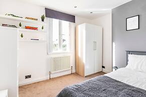 Charming 3-bed Apartment in London