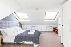 Charming 3-bed Apartment in London