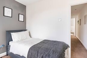 Charming 3-bed Apartment in London