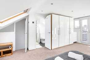 Charming 3-bed Apartment in London