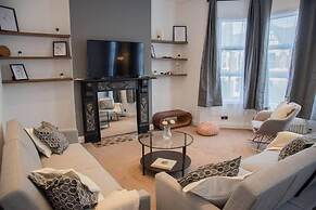 Charming 3-bed Apartment in London