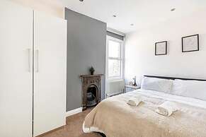 Charming 3-bed Apartment in London