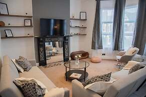 Charming 3-bed Apartment in London