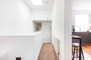 Charming 3-bed Apartment in London