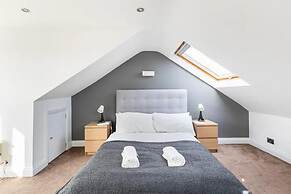 Charming 3-bed Apartment in London