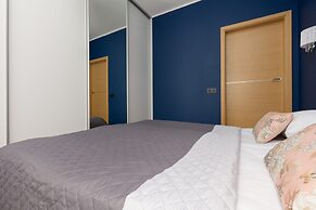 Green Surroundings 2 Bedrooms by Renters