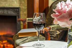 1899 Wright Inn and Carriage House