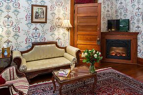 1899 Wright Inn and Carriage House