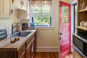 1899 Wright Inn and Carriage House