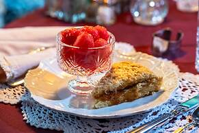 1899 Wright Inn and Carriage House