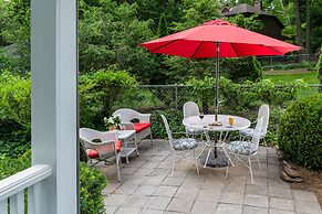 1899 Wright Inn and Carriage House