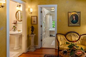 1899 Wright Inn and Carriage House