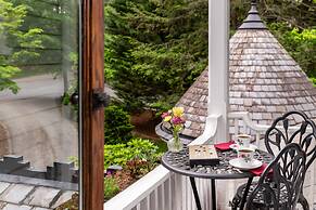 1899 Wright Inn and Carriage House