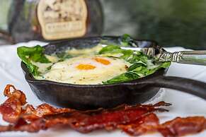 1899 Wright Inn and Carriage House