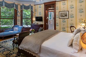 1899 Wright Inn and Carriage House