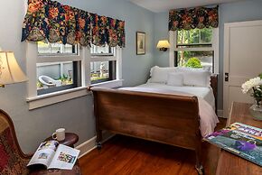 1899 Wright Inn and Carriage House