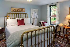 1899 Wright Inn and Carriage House