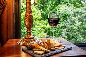 1899 Wright Inn and Carriage House