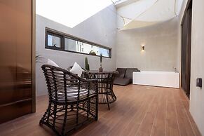 LUEL HOTEL