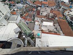 Best Location 1Br Without Living Room Apartment Braga City Walk