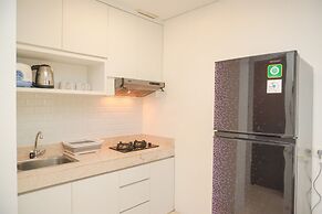 Modern And Homey 2Br At Mt Haryono Square Apartment