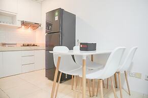 Modern And Homey 2Br At Mt Haryono Square Apartment