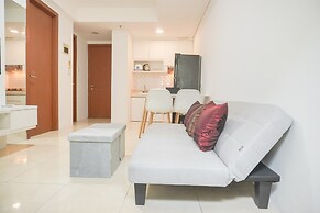 Modern And Homey 2Br At Mt Haryono Square Apartment