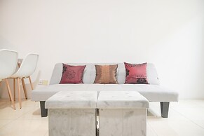 Modern And Homey 2Br At Mt Haryono Square Apartment