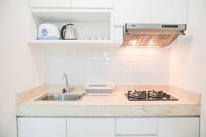 Modern And Homey 2Br At Mt Haryono Square Apartment