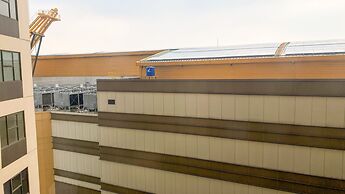 Relaxing And Homey Studio Transpark Cibubur Apartment