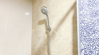 Relaxing And Homey Studio Transpark Cibubur Apartment