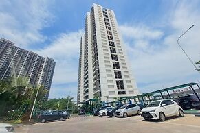 Homey And Spacious 3Br Sky House Bsd Apartment