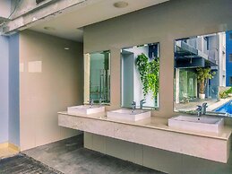 Good Choice And Strategic 2Br Without Living Room Evenciio Apartment