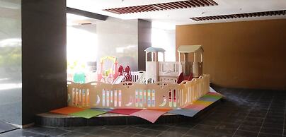 Homey 3Br With Private Lift At Grand Sungkono Lagoon Apartment