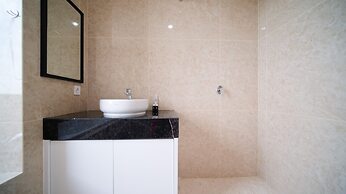 Homey 3Br With Private Lift At Grand Sungkono Lagoon Apartment