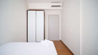 Homey 3Br With Private Lift At Grand Sungkono Lagoon Apartment