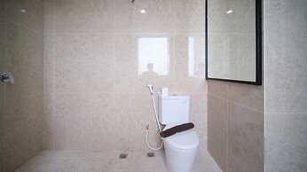 Homey 3Br With Private Lift At Grand Sungkono Lagoon Apartment