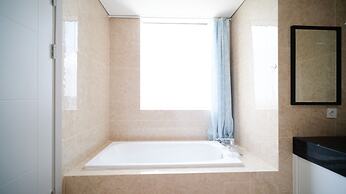 Homey 3Br With Private Lift At Grand Sungkono Lagoon Apartment