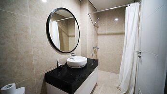 Homey 3Br With Private Lift At Grand Sungkono Lagoon Apartment