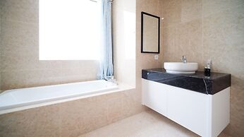 Homey 3Br With Private Lift At Grand Sungkono Lagoon Apartment