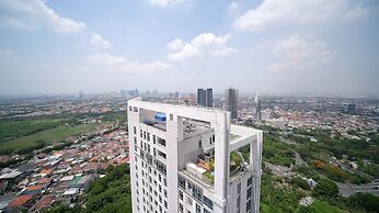 Homey 3Br With Private Lift At Grand Sungkono Lagoon Apartment