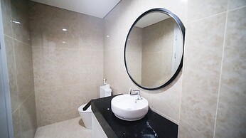 Homey 3Br With Private Lift At Grand Sungkono Lagoon Apartment