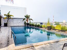 Best Choice And Homey Studio At The Square Apartment