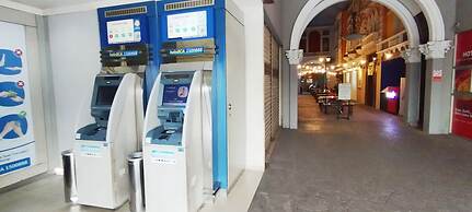 Best Choice And Homey Studio At The Square Apartment