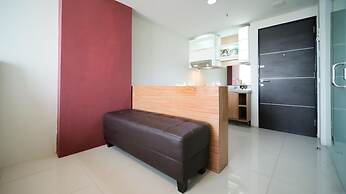Best Choice And Homey Studio At The Square Apartment