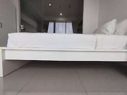 Nice And Comfy 1Br At Dago Suites Apartment