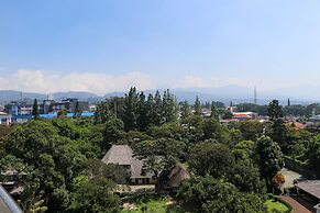 Nice And Comfy 1Br At Dago Suites Apartment